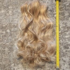 Blonde Wavy Clip-In Hair Extensions - Strawberry Blonde